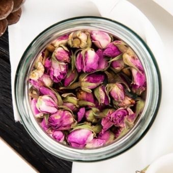 Balancing Mind and Body with Rose Tea in Traditional Chinese Medicine